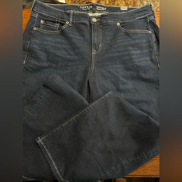NWOT Torrid perfect wide legs vintage stretch jeans size 16T - Picture 5 of 10